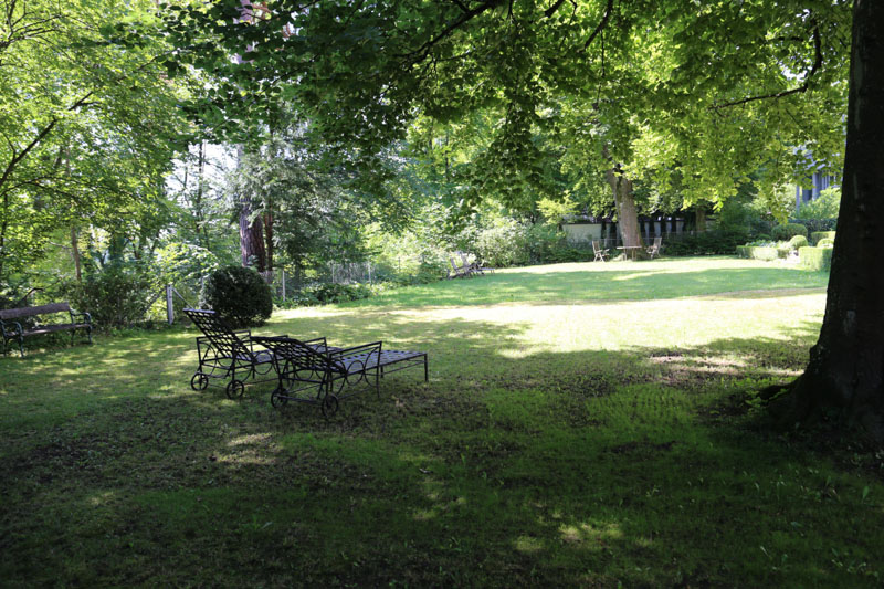 Altbau-Wohnung, Muenchen-Solln, Prinz-Ludwigs-Hoehe, Eigentumswohnung, Villenkolonie, Terrasse, Park, Denkmalschutz, Isarufer, Stuck, Gästezimmer, Bibliothek, Tiefgarage, Apartment